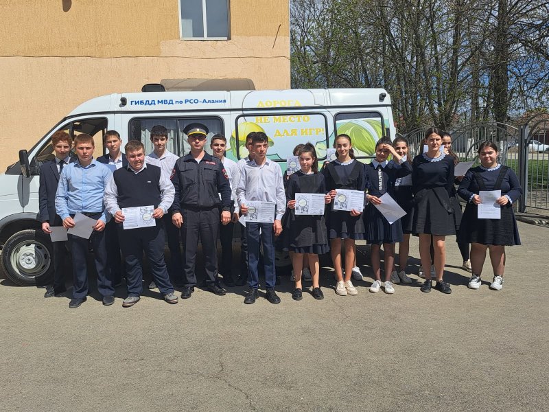 Агитационный автобус ГИБДД вновь побывал в Правобережном районе Северной Осетии
